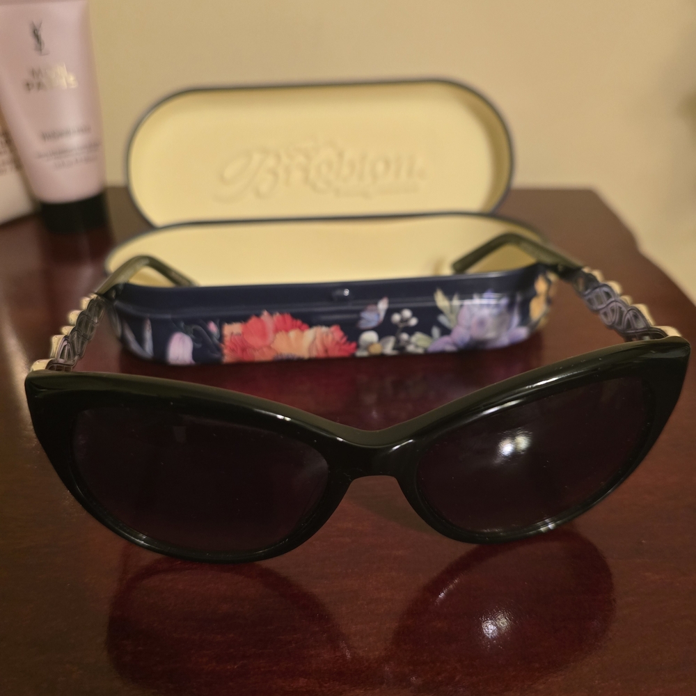 Brighton Elegant Black Sunglasses - Picture 5 of 5